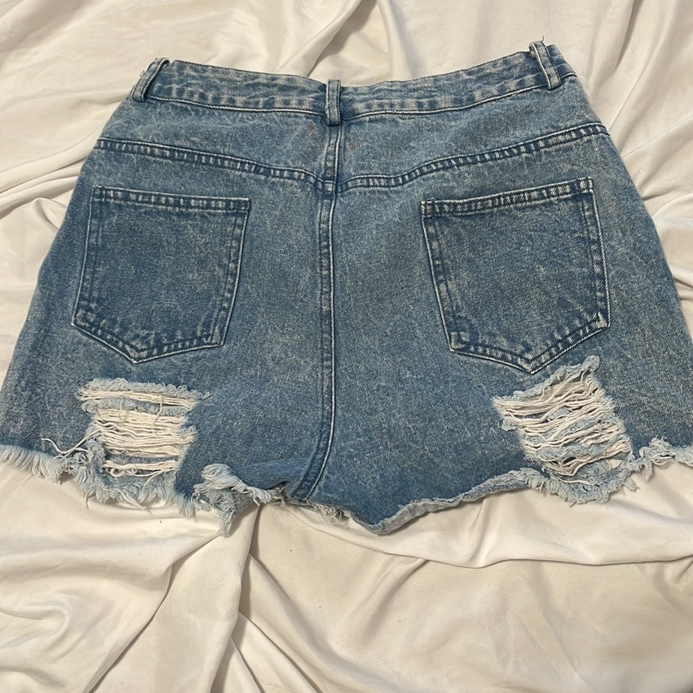Shorts - Picture 2 of 3